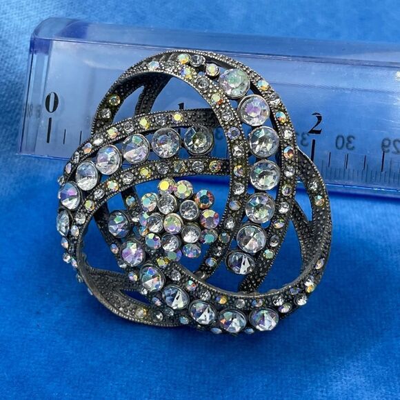 Vintage rhinestone knot brooch with fine metal detail pewter - Picture 4 of 4